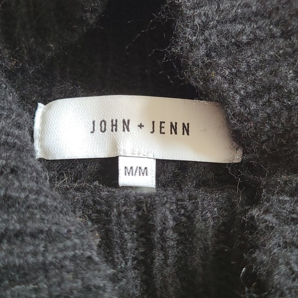 Knitted sweater with fringe - Picture 2 of 2